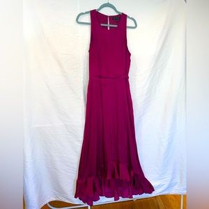 Banana Republic Burgundy Silk Dress size 12, pockets, beautiful and flattering!